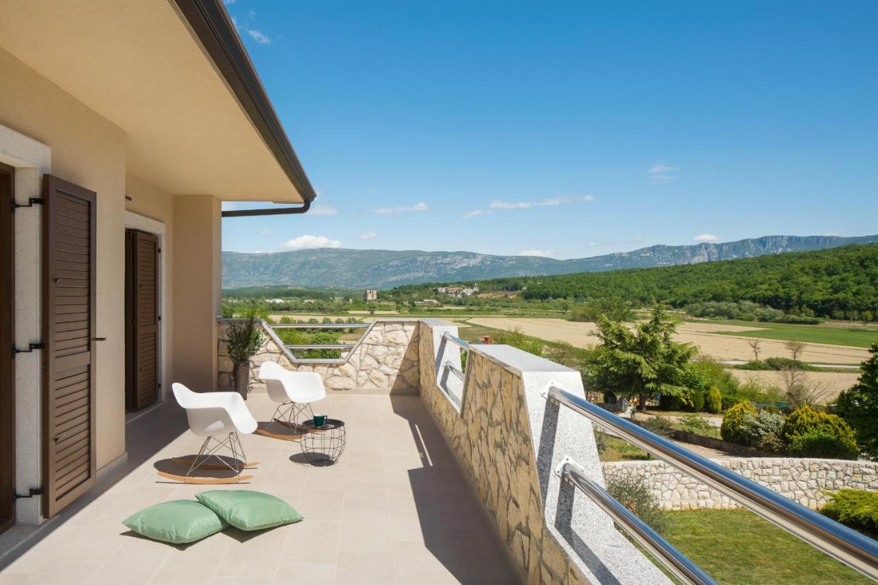 Villa Vesna With Sauna, Hot Tub Potpićan Kültér fotó