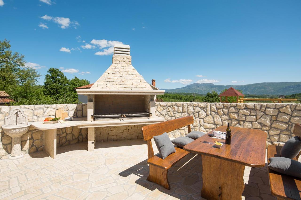 Villa Vesna With Sauna, Hot Tub Potpićan Kültér fotó